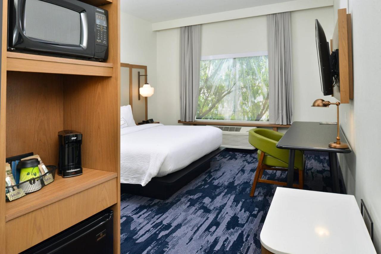 Fairfield Inn & Suites By Marriott Charlotte University Research Park מראה חיצוני תמונה
