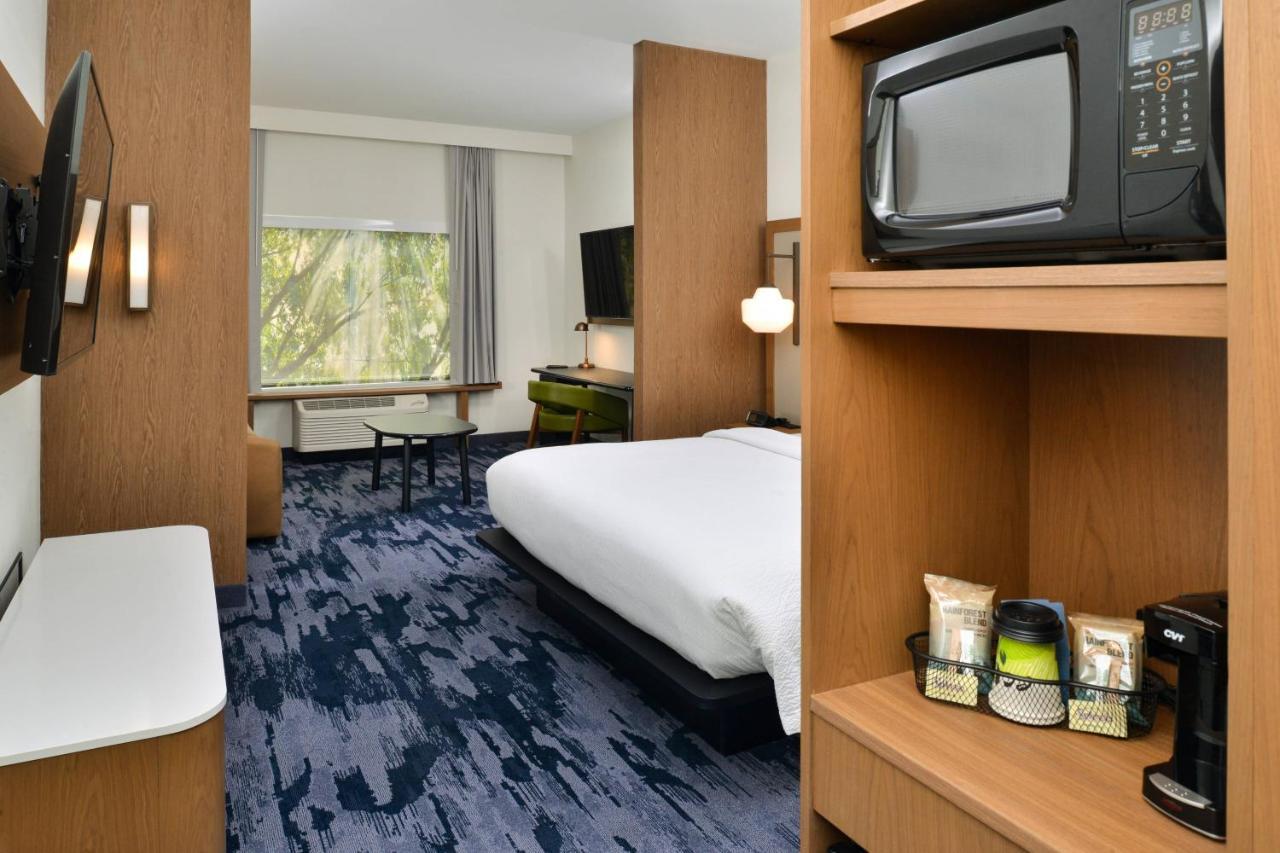 Fairfield Inn & Suites By Marriott Charlotte University Research Park מראה חיצוני תמונה