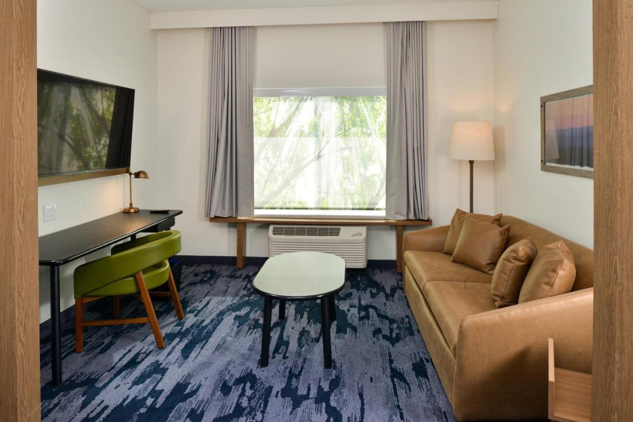 Fairfield Inn & Suites By Marriott Charlotte University Research Park מראה חיצוני תמונה