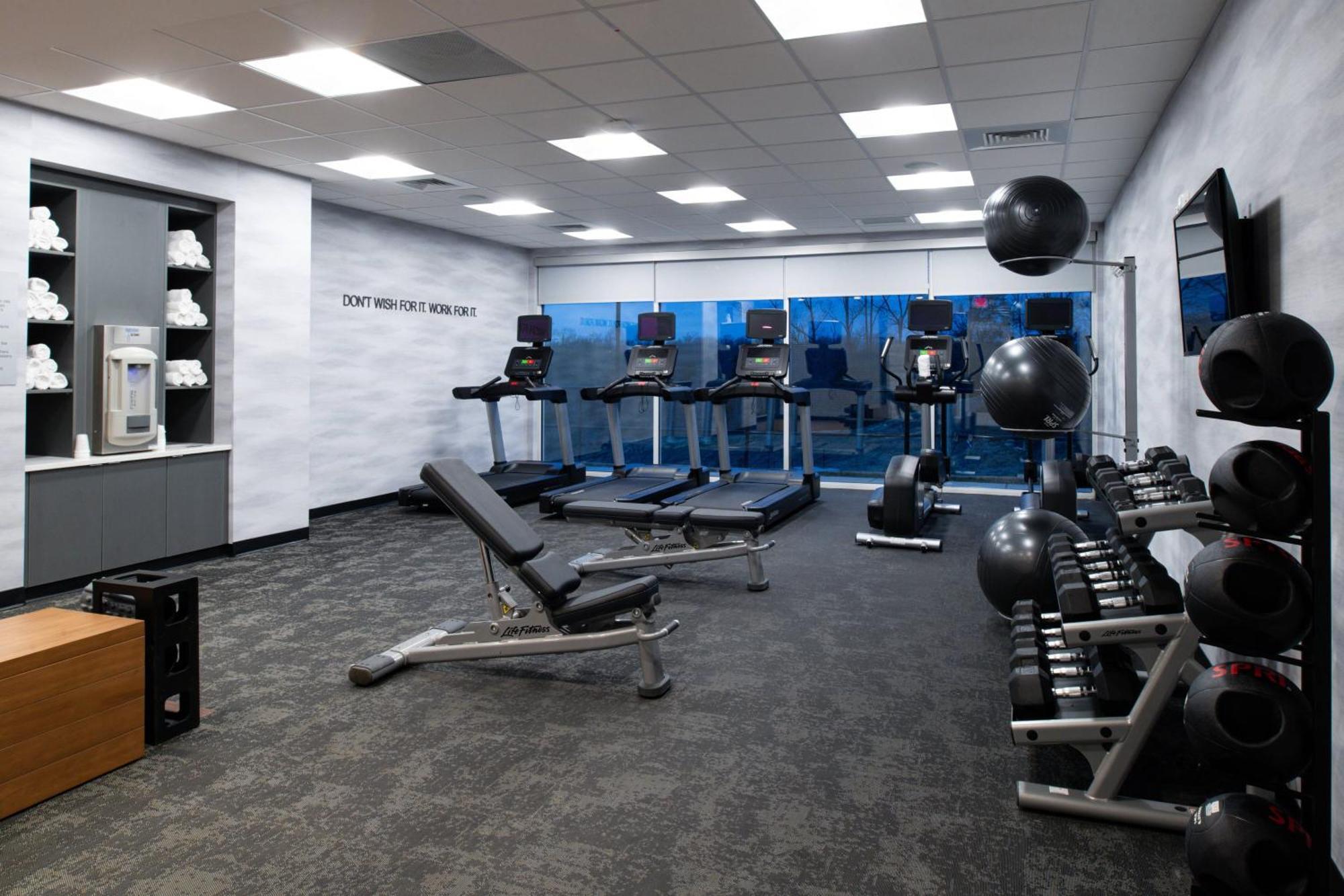 Fairfield Inn & Suites By Marriott Charlotte University Research Park מראה חיצוני תמונה